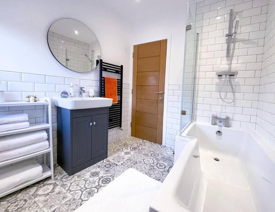 Juliet Beautiful 1 Bedroom, Central, Modern Space. 达灵顿 外观 照片